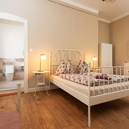 فندق مبيت وإفطار Ester's