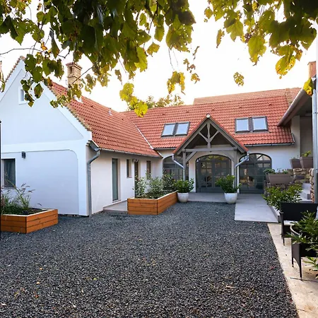 Ester's Bed & Breakfast