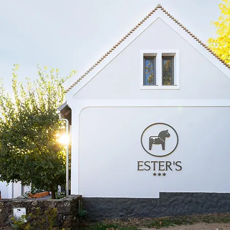 Ester's Bed & Breakfast 3*