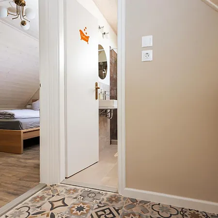Ester's فندق مبيت وإفطار 3*