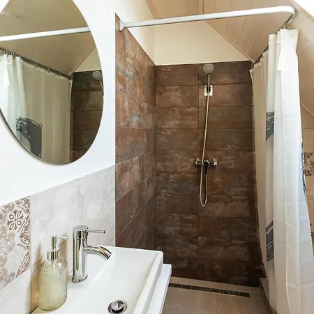 Ester's فندق مبيت وإفطار 3*