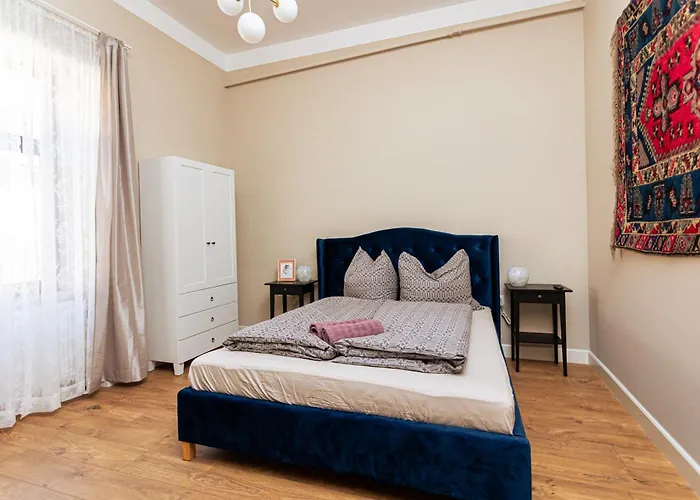 Ester's Bed & Breakfast 3*