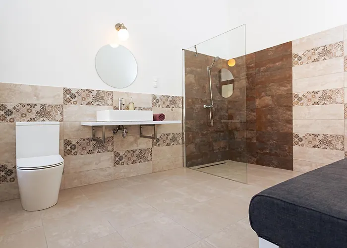 Ester's Bed & Breakfast 3*