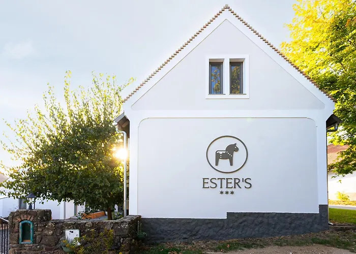 Ester's Bed & Breakfast 3*